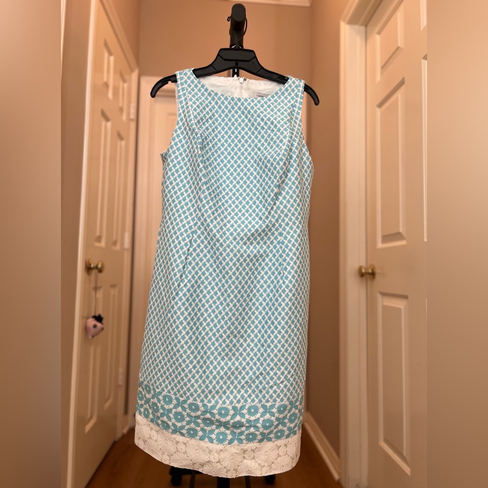 Carmen Marc Valvo Aqua and White Sleeveless Midi Shift Dress